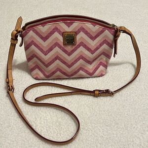 Dooney & Bourke pink chevron Suki crossbody purse